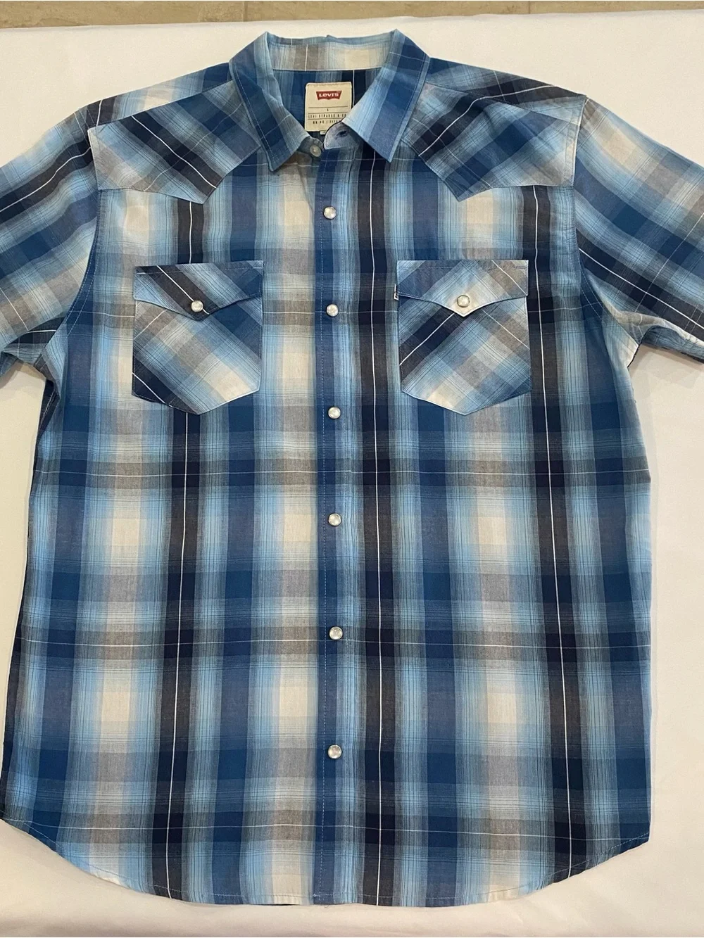 Levi's Blue and White Plaid Short-Sleeve Button-Front Shirt